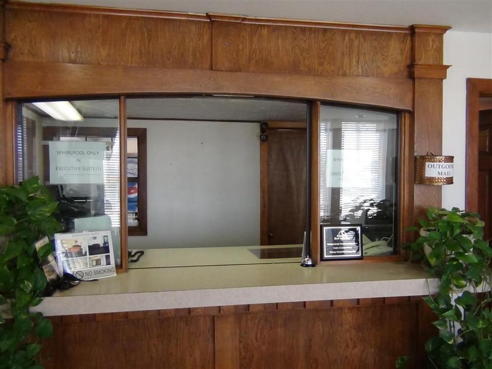 Executive Inn Edmond Interior photo